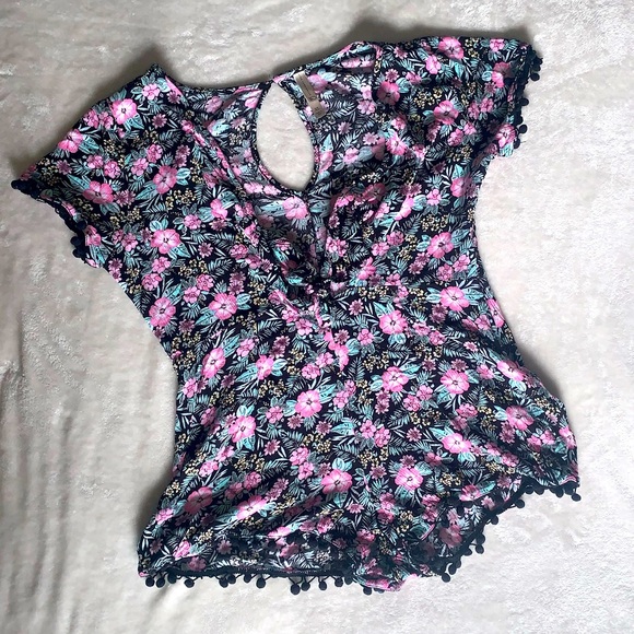 🌺 3/$15 💃🏽 Aeropostale Romper in XL - Picture 1 of 9
